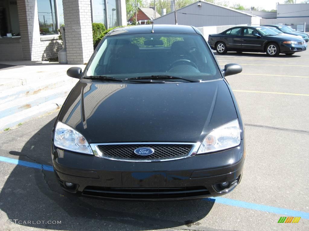 2007 Focus ZX5 SES Hatchback - Pitch Black / Charcoal/Light Flint photo #3