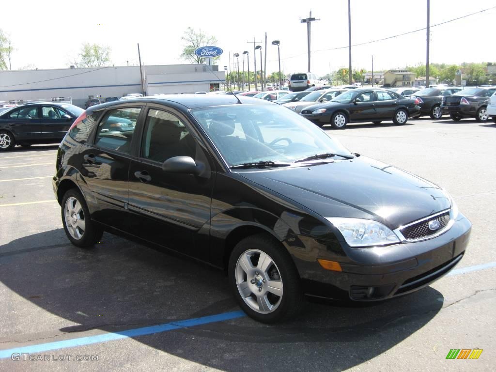 2007 Focus ZX5 SES Hatchback - Pitch Black / Charcoal/Light Flint photo #5
