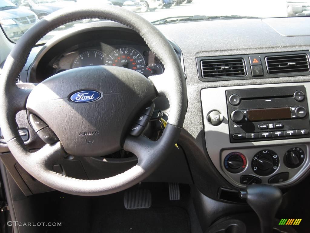 2007 Focus ZX5 SES Hatchback - Pitch Black / Charcoal/Light Flint photo #8