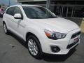 White Pearl - Outlander Sport ES Photo No. 1