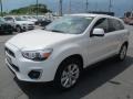 White Pearl - Outlander Sport ES Photo No. 3