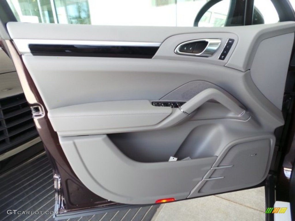 2014 Porsche Cayenne S Platinum Grey Door Panel Photo #95246497