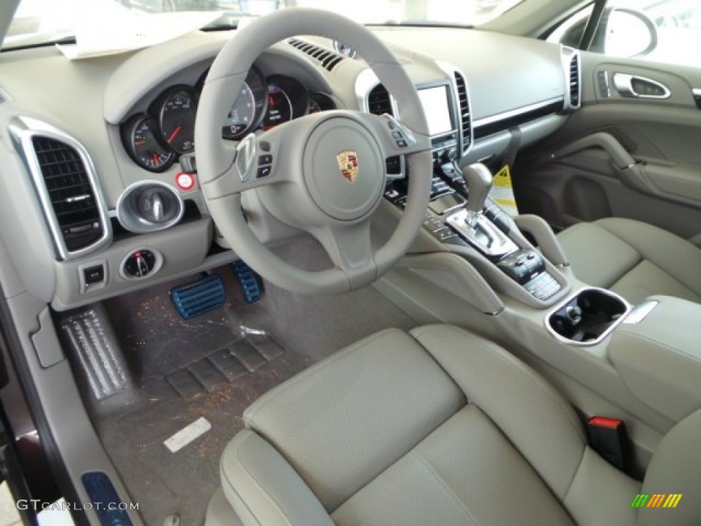 Platinum Grey Interior 2014 Porsche Cayenne S Photo #95246541
