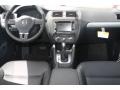 Black - Jetta SE Sedan Photo No. 20