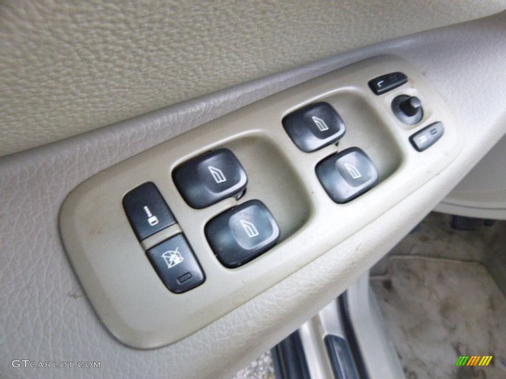 2004 Volvo XC90 T6 AWD Controls Photo #95260884