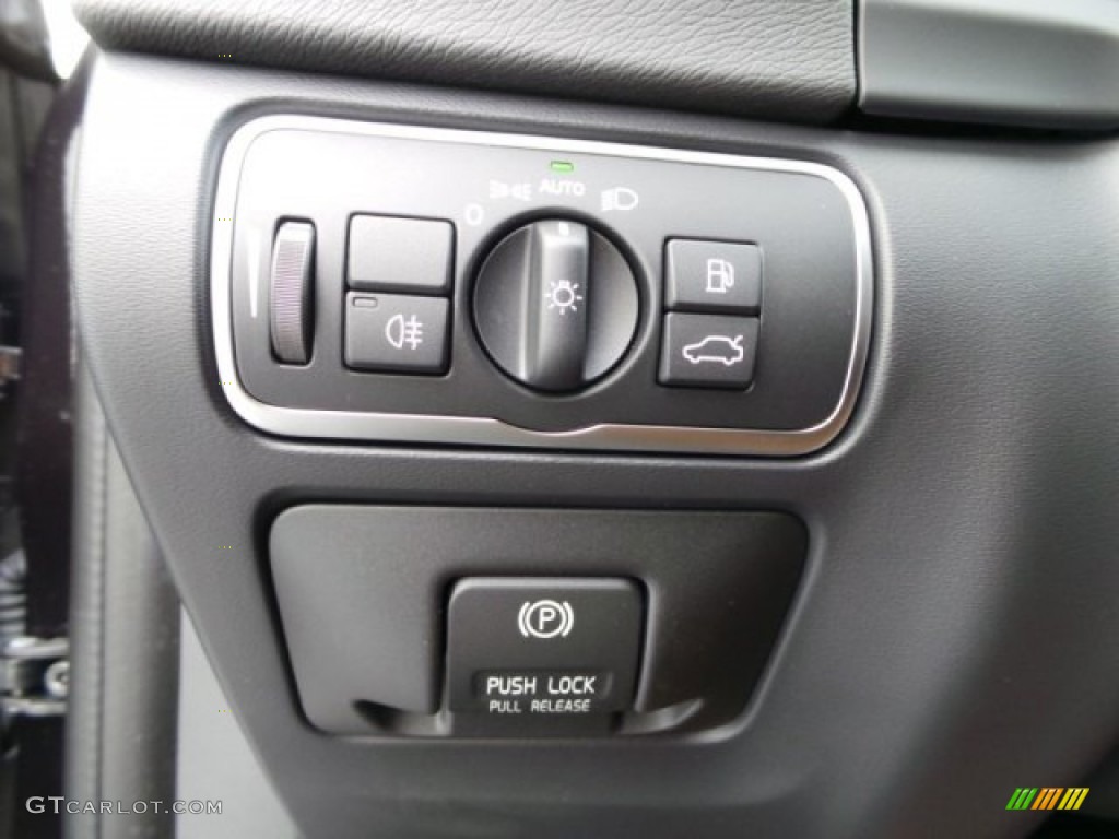 2015 Volvo S60 T6 Drive-E Controls Photo #95282217