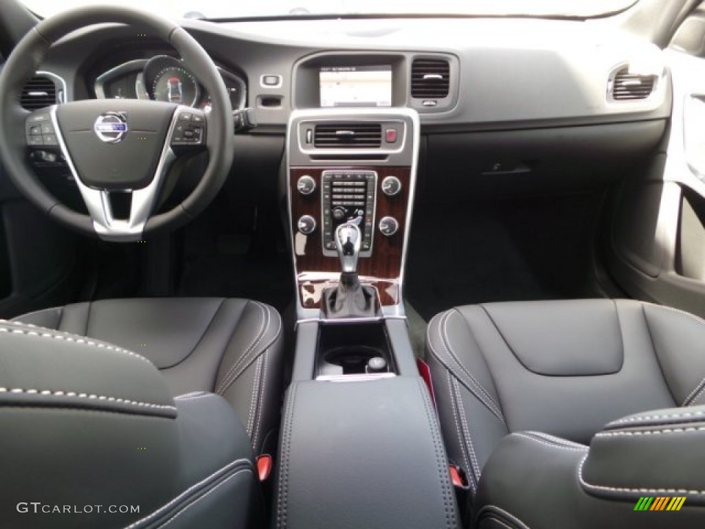 2015 Volvo S60 T6 Drive-E Dashboard Photos
