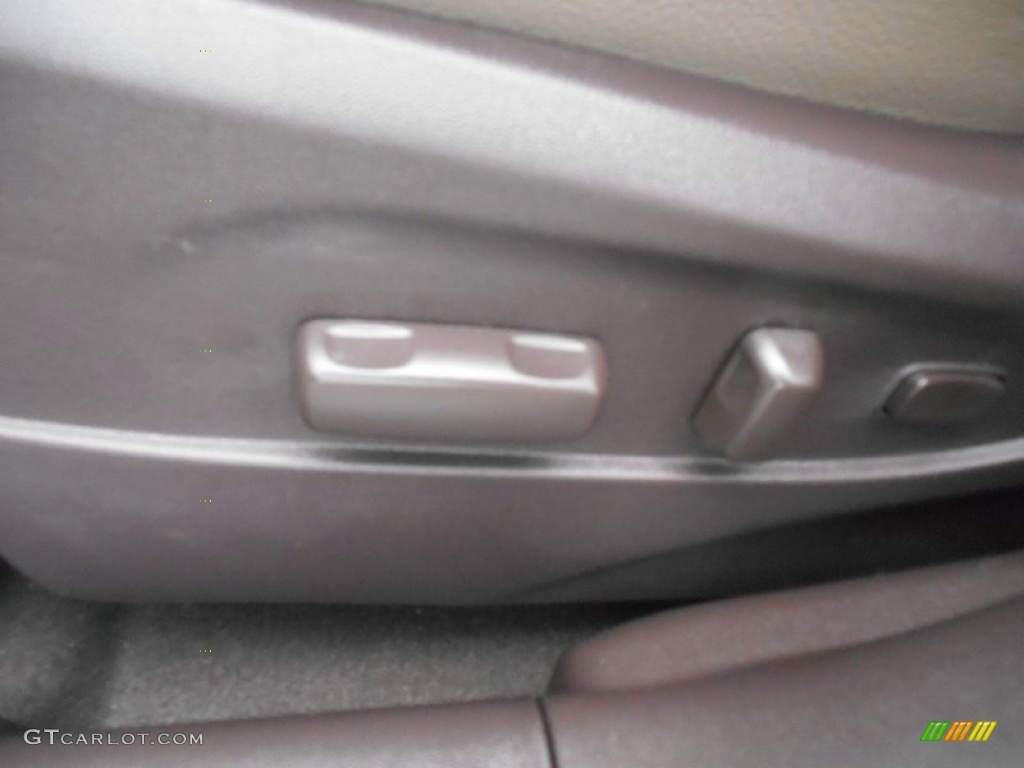 2012 Tucson Limited AWD - Cotton White / Taupe photo #14