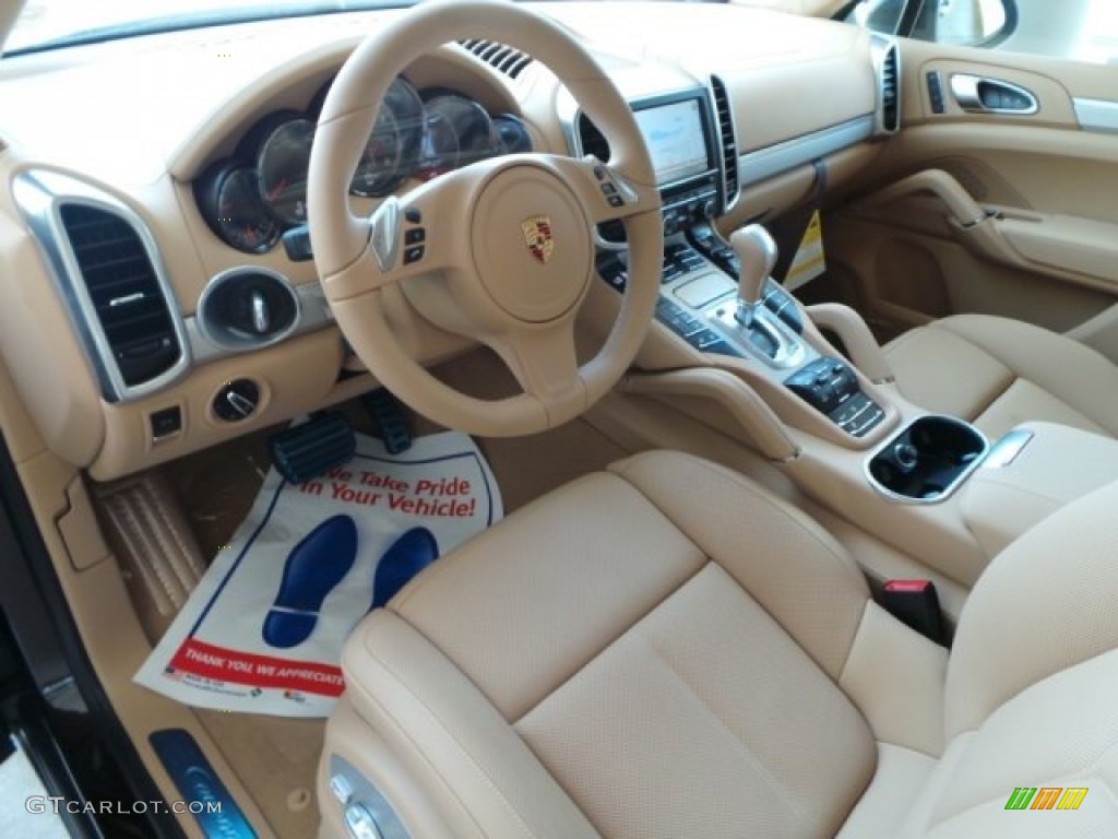 Luxor Beige Interior 2014 Porsche Cayenne Turbo Photo #95290545