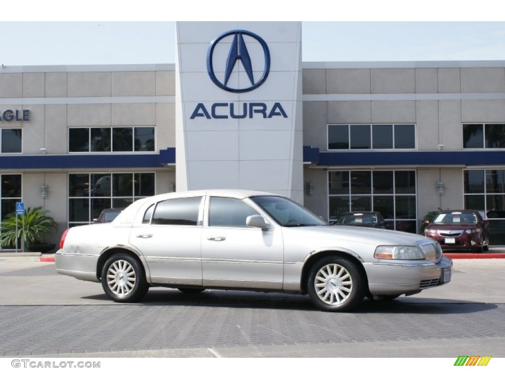 Silver Birch Metallic Lincoln Town Car