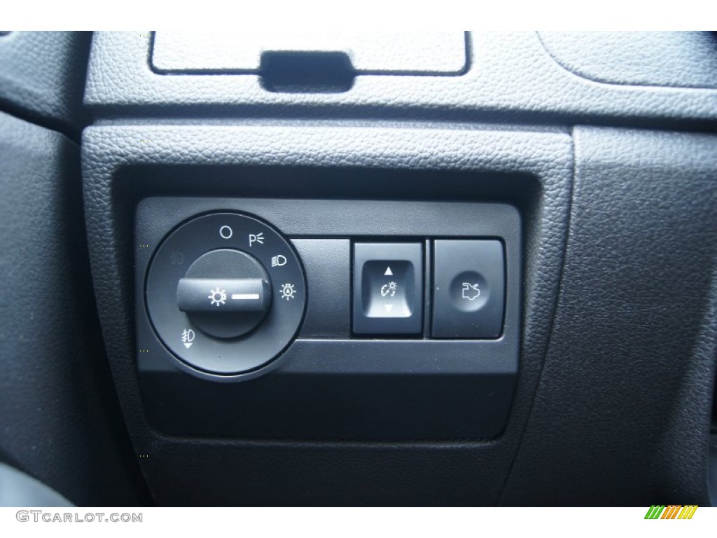 2012 Ford Fusion SE V6 Controls Photos