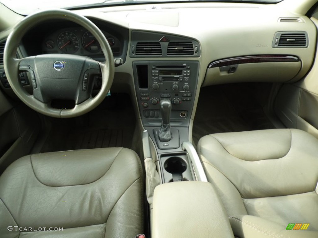 2003 XC70 AWD - White / Beige/Light Sand photo #8
