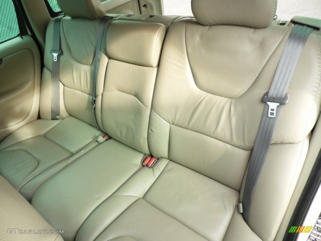 2003 XC70 AWD - White / Beige/Light Sand photo #9