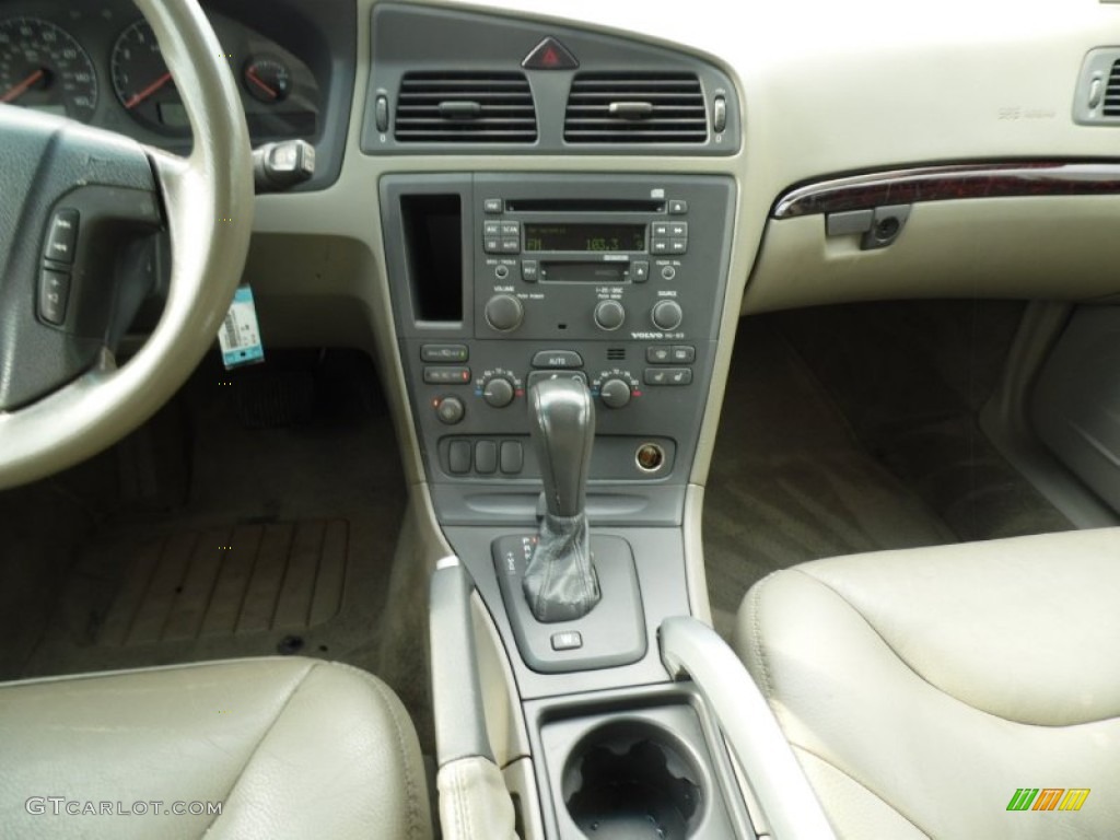 2003 XC70 AWD - White / Beige/Light Sand photo #12