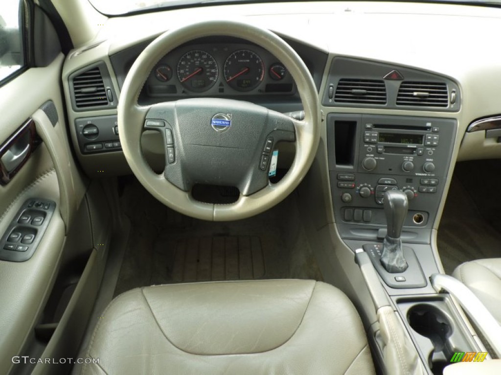 2003 XC70 AWD - White / Beige/Light Sand photo #14