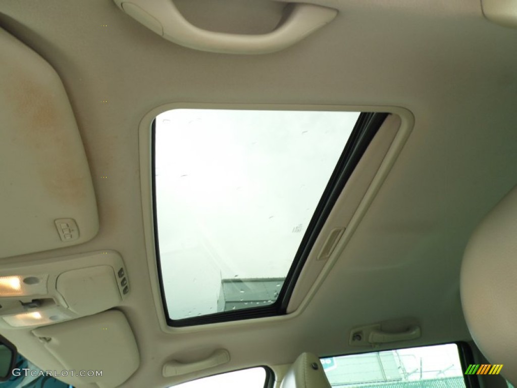 2003 XC70 AWD - White / Beige/Light Sand photo #20
