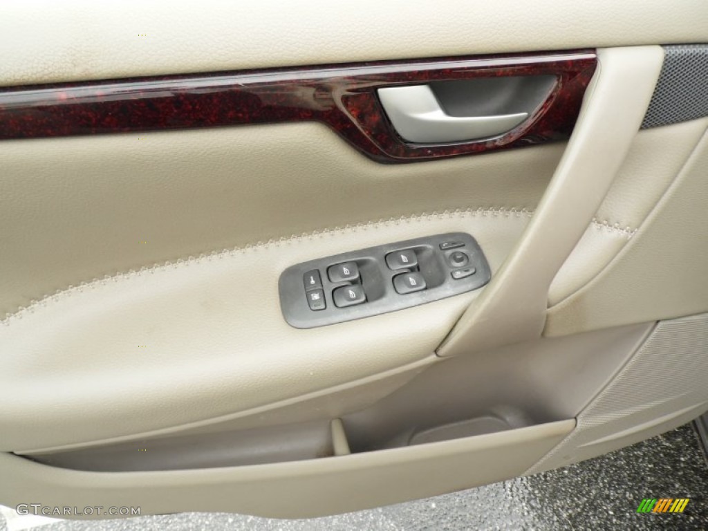 2003 XC70 AWD - White / Beige/Light Sand photo #21