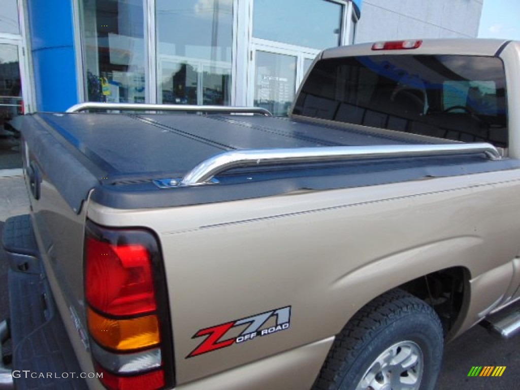 2005 Sierra 1500 SLT Crew Cab 4x4 - Sand Beige Metallic / Neutral photo #3