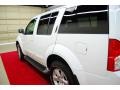 2008 Avalanche White Nissan Pathfinder SE  photo #9