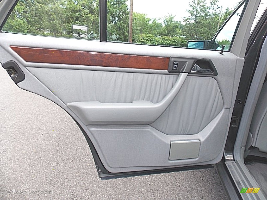 1994 Mercedes-Benz E 420 Sedan Grey Door Panel Photo #95315257