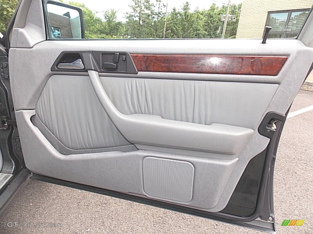 1994 Mercedes-Benz E 420 Sedan Grey Door Panel Photo #95315353