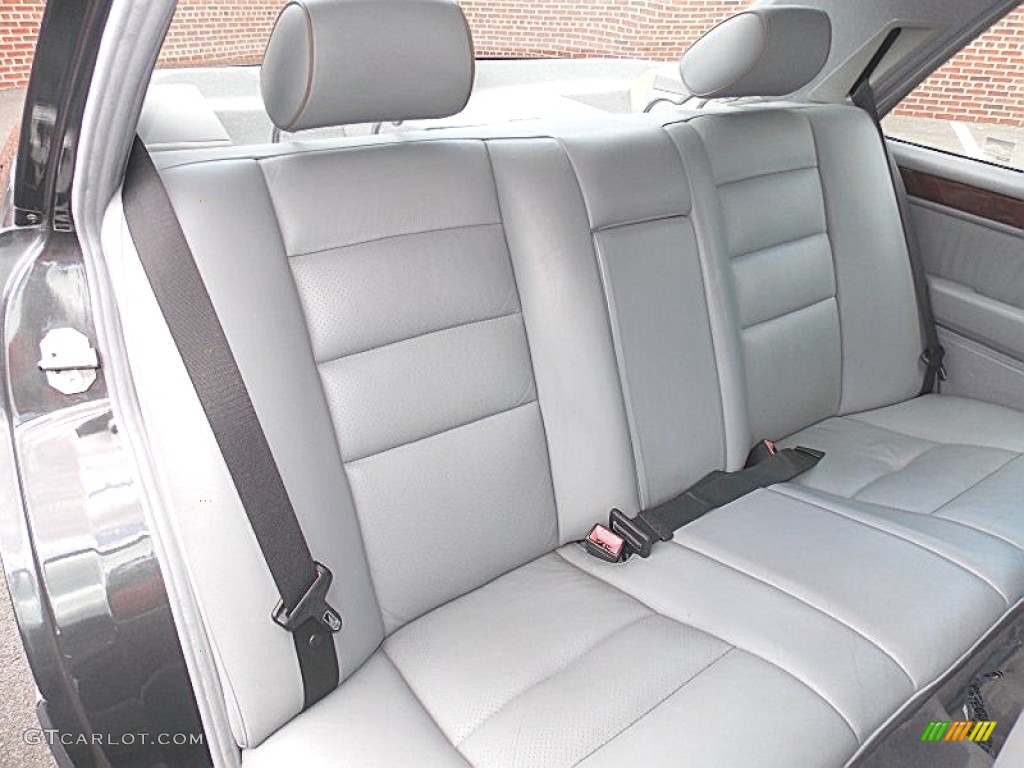 1994 Mercedes-Benz E 420 Sedan Rear Seat Photo #95315515