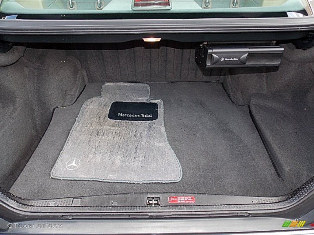 1994 Mercedes-Benz E 420 Sedan Trunk Photo #95315917