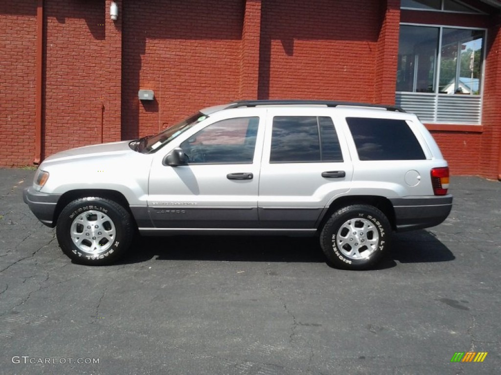 2002 Grand Cherokee Laredo 4x4 - Bright Silver Metallic / Sandstone photo #10