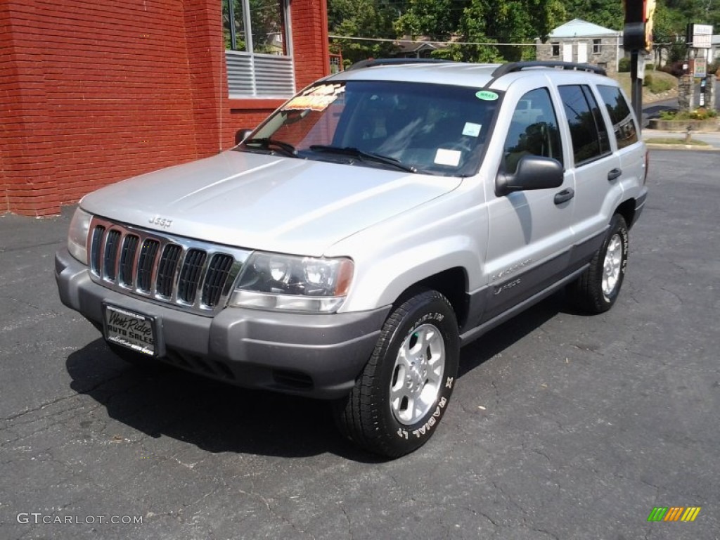 2002 Grand Cherokee Laredo 4x4 - Bright Silver Metallic / Sandstone photo #12