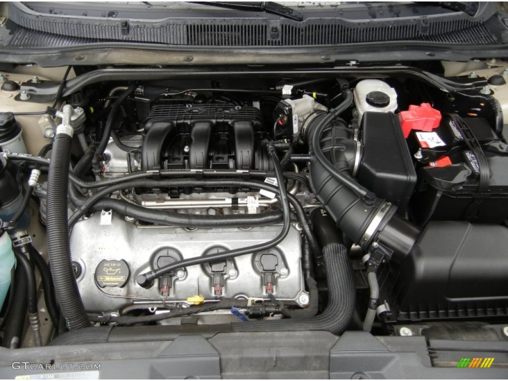 2011 Ford Taurus SEL Engine Photos
