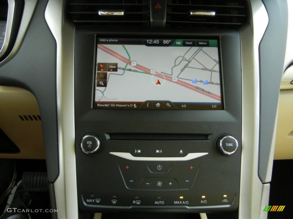 2015 Ford Fusion SE Navigation Photos