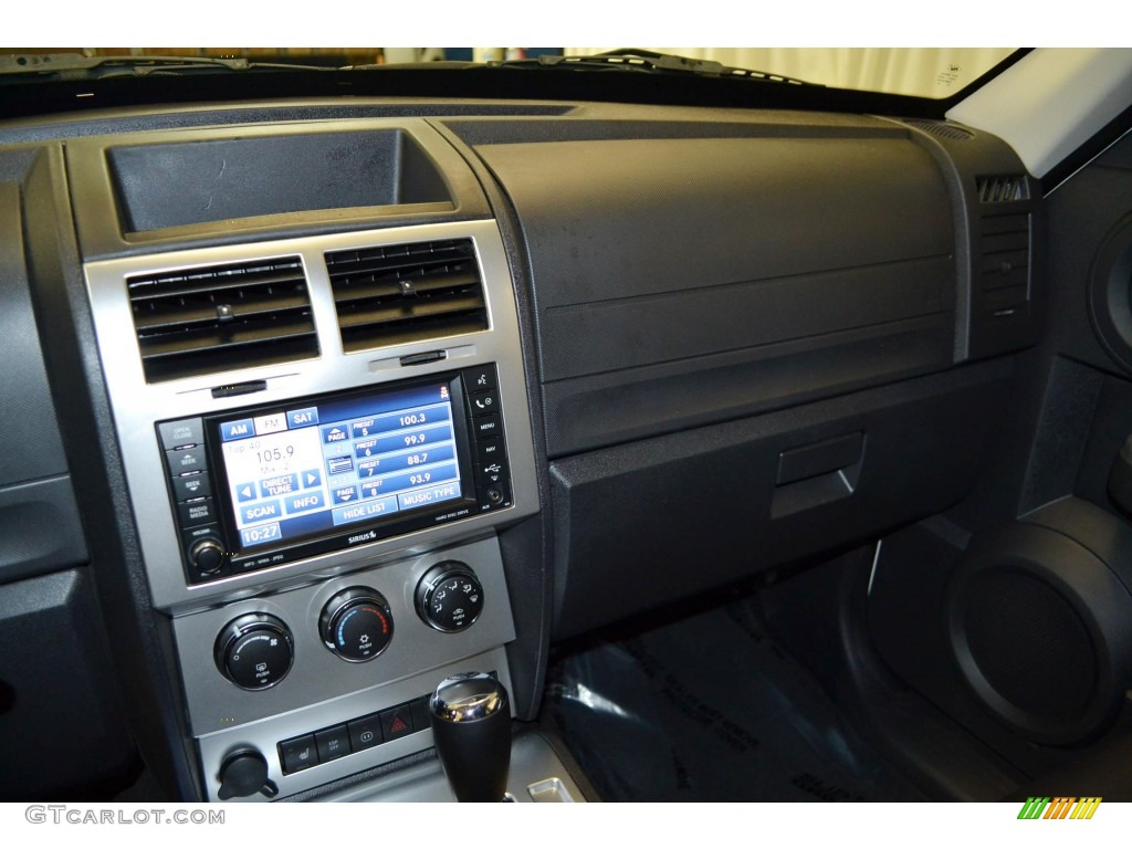 2007 Nitro R/T 4x4 - Stone White / Red/Black photo #20