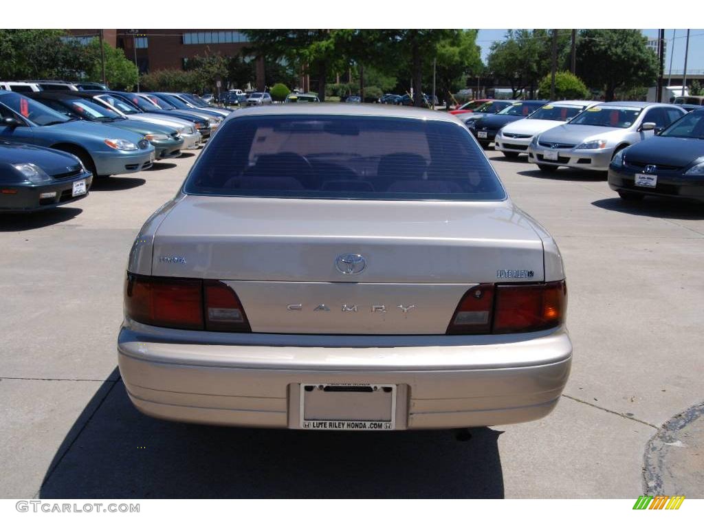 1996 Camry DX Sedan - Cashmere Beige Metallic / Beige photo #6