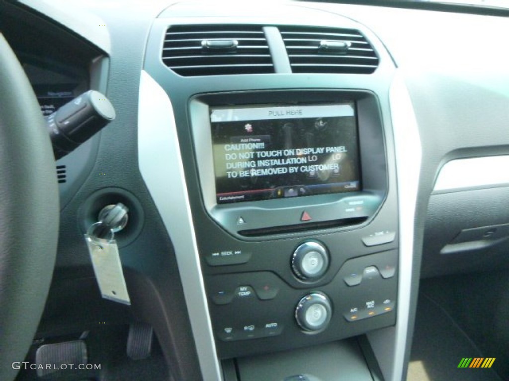 2015 Ford Explorer XLT 4WD Controls Photos