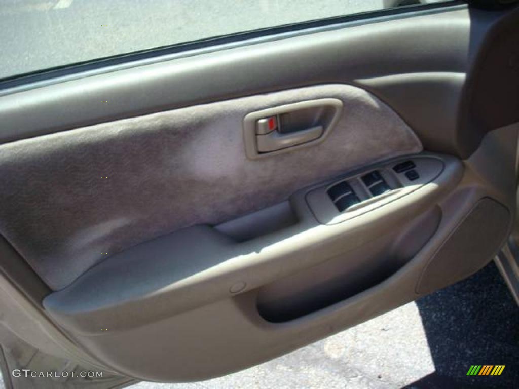1999 Camry LE V6 - Cashmere Beige Metallic / Oak photo #14