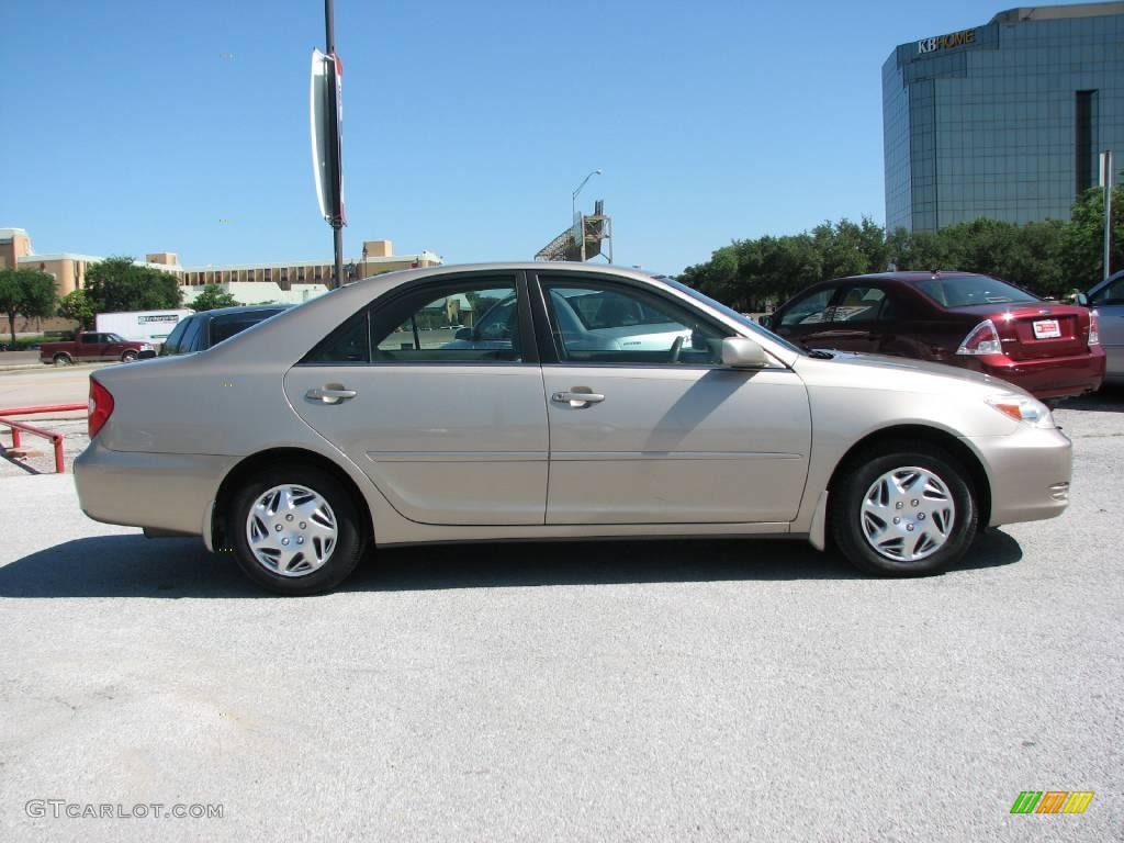2002 Camry LE - Desert Sand Mica / Taupe photo #5