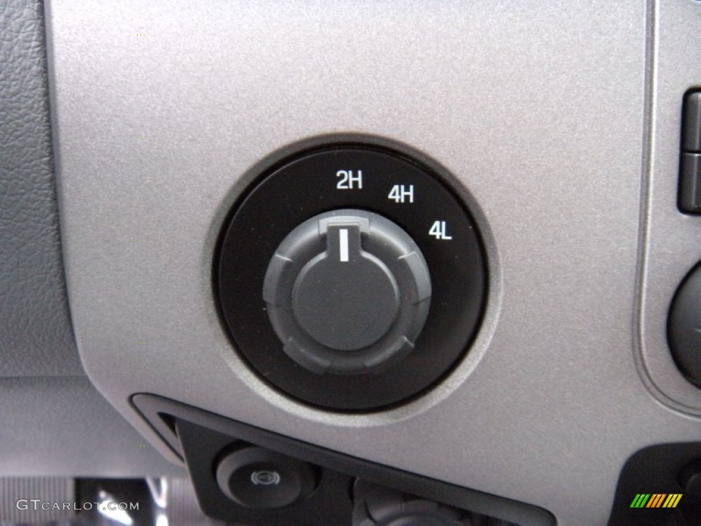 2015 Ford F350 Super Duty XLT Crew Cab 4x4 DRW Controls Photo #95375981