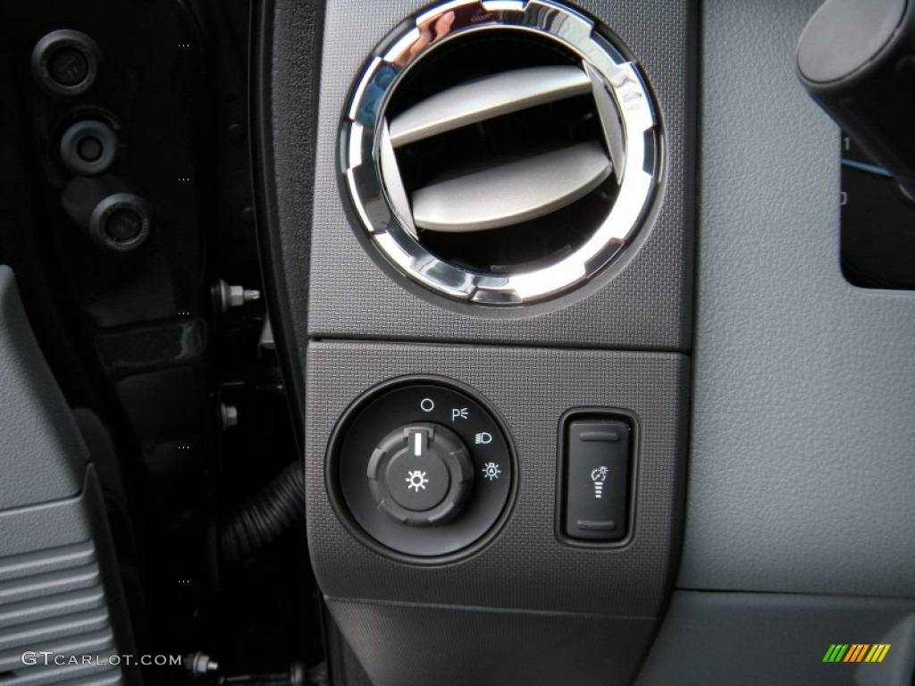 2015 Ford F350 Super Duty XLT Crew Cab 4x4 DRW Controls Photo #95376065