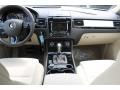 Pure White - Touareg V6 Sport 4Motion Photo No. 22