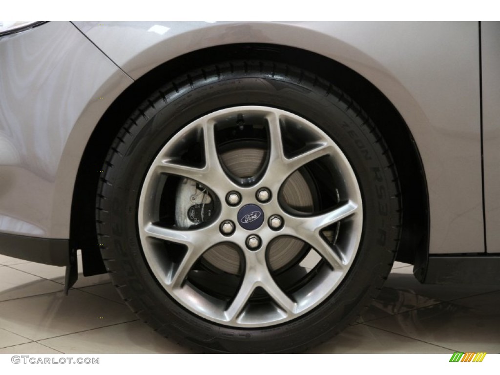 2014 Ford Focus SE Sedan Wheel Photos
