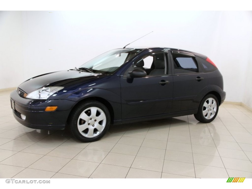 2002 Focus ZX5 Hatchback - Twilight Blue Metallic / Medium Graphite photo #3