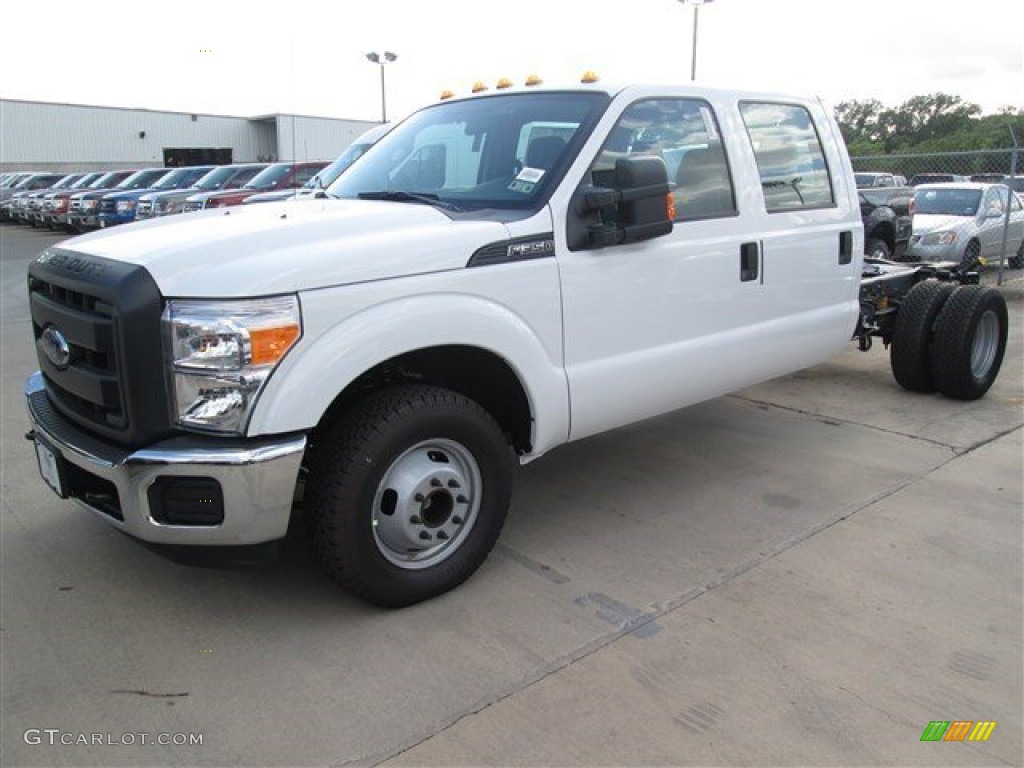 Oxford White 2015 Ford F350 Super Duty XL Crew Cab Chassis Exterior Photo #95402000