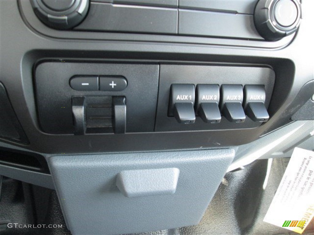2015 Ford F350 Super Duty XL Crew Cab Chassis Controls Photos