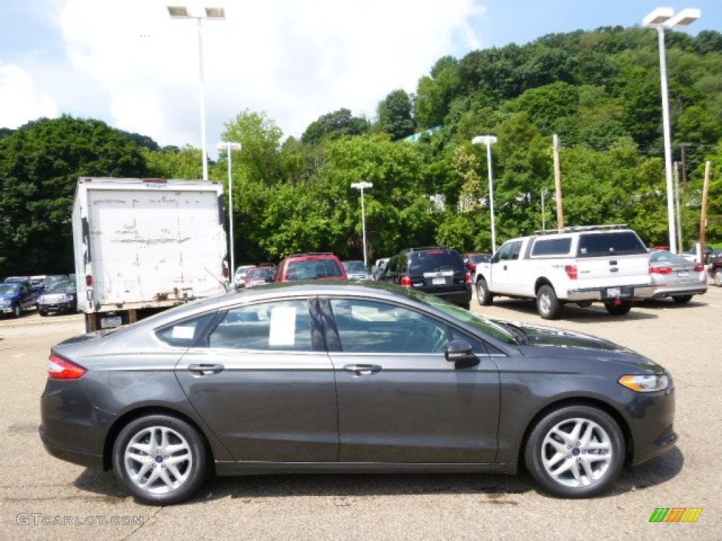 2015 Fusion SE - Magnetic Metallic / Charcoal Black photo #1