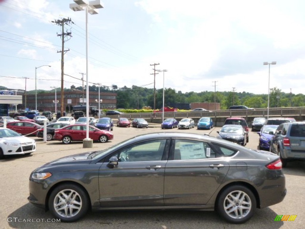 Magnetic Metallic 2015 Ford Fusion SE Exterior Photo #95420181