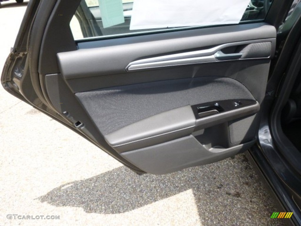 2015 Ford Fusion SE Charcoal Black Door Panel Photo #95420316