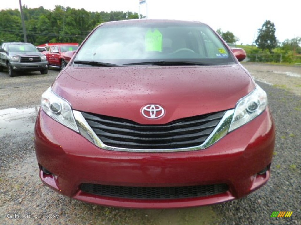 2011 Sienna LE AWD - Salsa Red Pearl / Light Gray photo #2