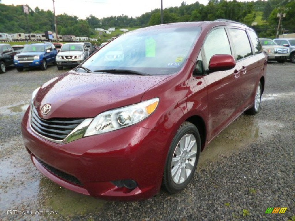 2011 Sienna LE AWD - Salsa Red Pearl / Light Gray photo #3