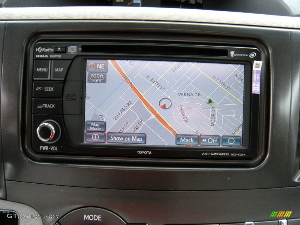 2014 Toyota Sienna XLE Navigation Photos