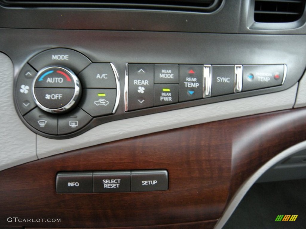 2014 Toyota Sienna XLE Controls Photo #95422662